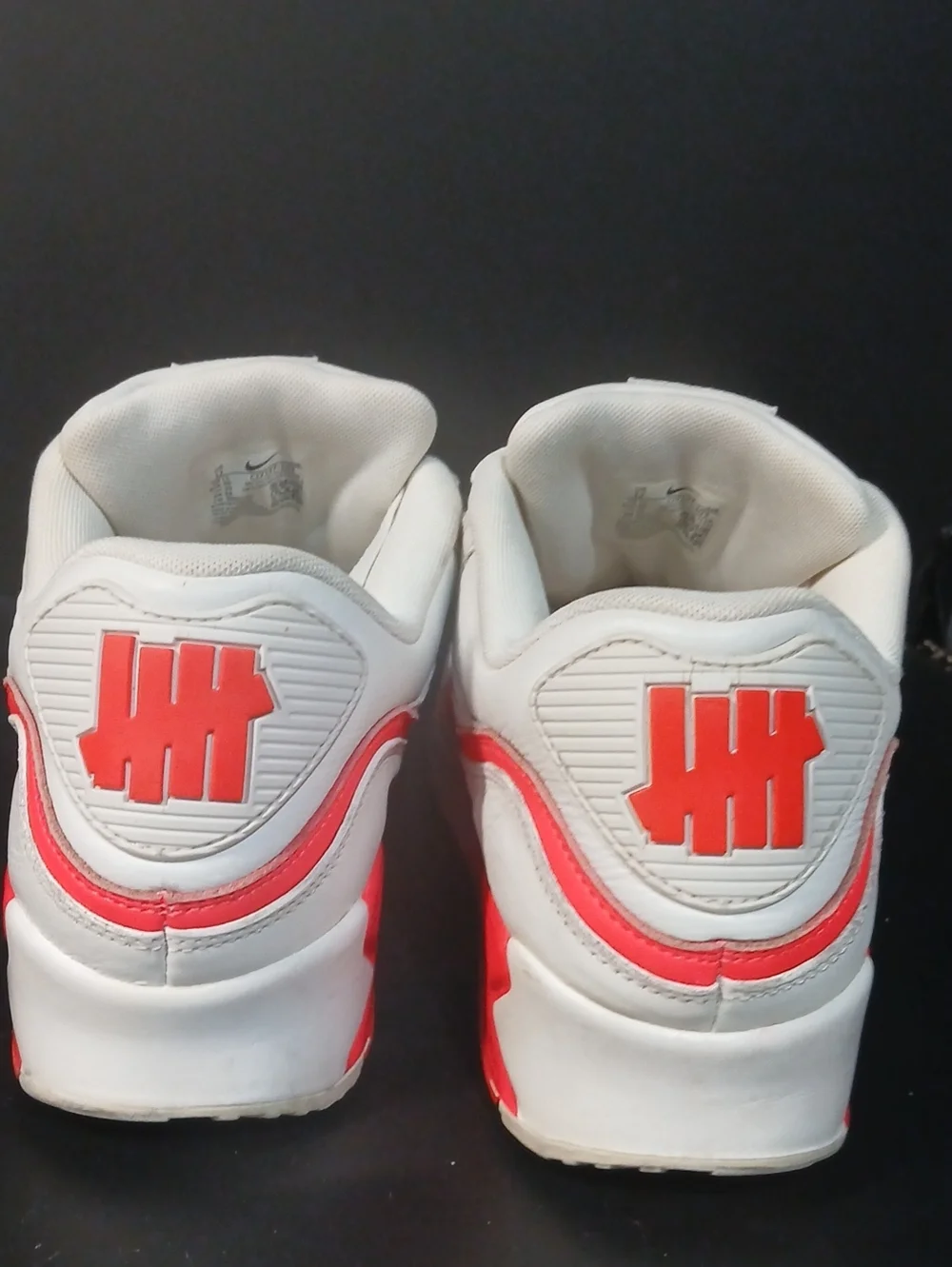 Nike Air Max '90 x Undefeated. 